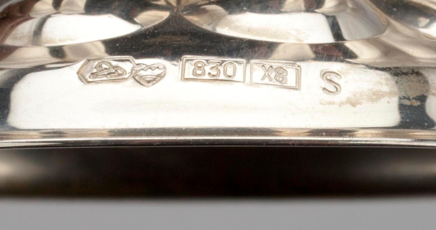 SOCKERSKÅL OCH GRÄDDSNÄCKA, silver, Kultakeskus, 1999. Vikt tot. 172 g.