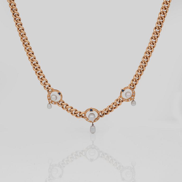 GARNITYR bestående av COLLIER, ARMBAND samt RING med rosenslipade diamanter, safirer samt troligen svenska flodpärlor.