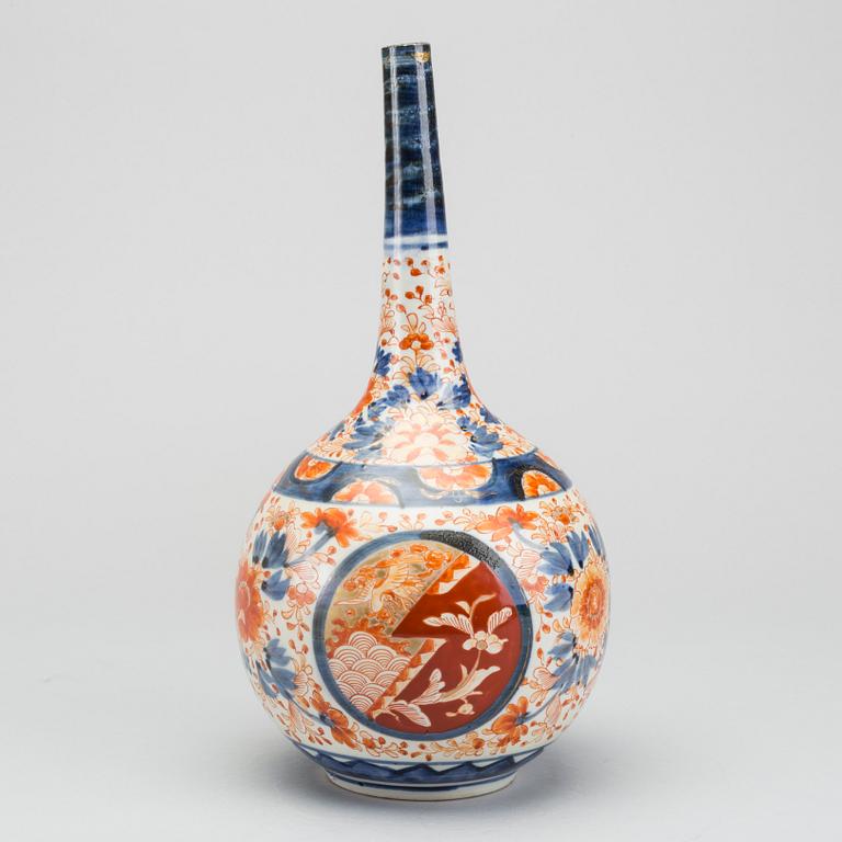 A japanese porcelain 19th century vase.