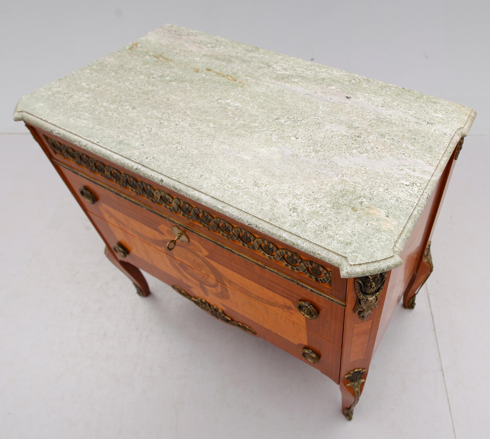 BYRÅ, gustaviansk stil, 1900-talets första hälft.