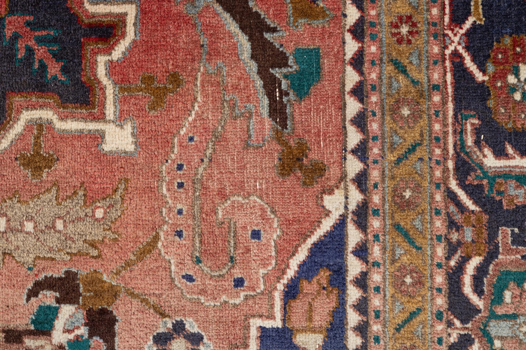 Matta, Heris, ca 330 x 234 cm.