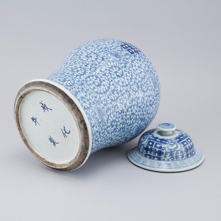 LOCKURNA, porslin, Kina, 1800-tal.