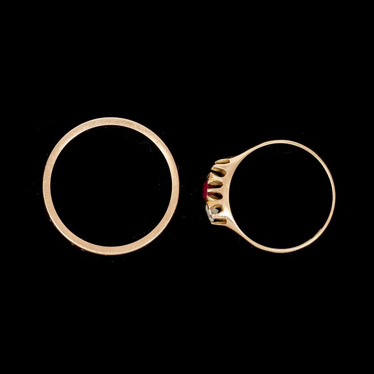 RINGAR, 2 st, 18k guld, 7g.