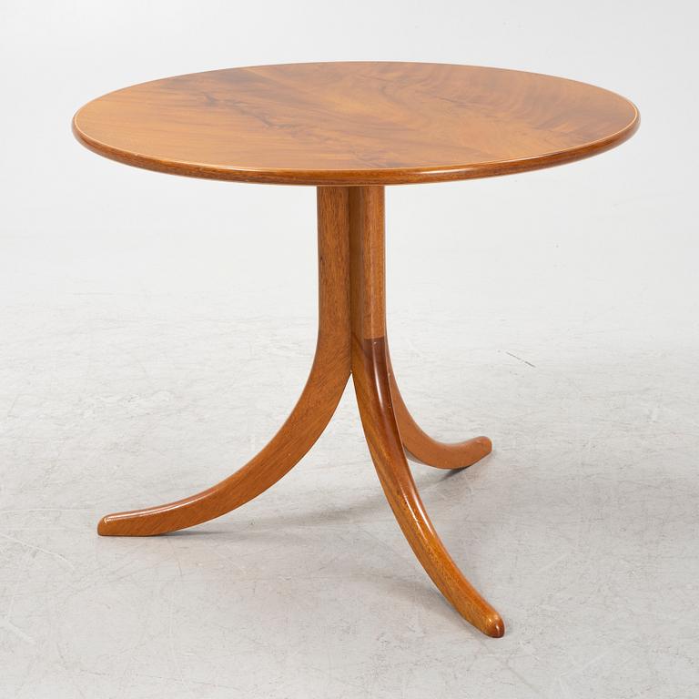 A Josef Frank model 1028 table, Firma Svenskt Tenn.