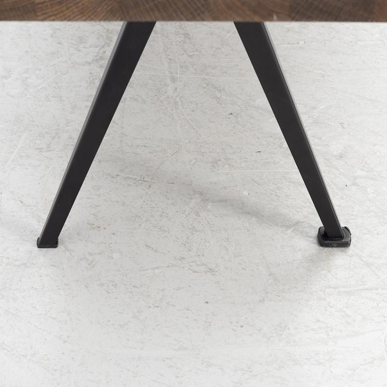 Friso Kramer & Wim Rietveld, bänkar, ett par, "Pyramid", HAY, Danmark.