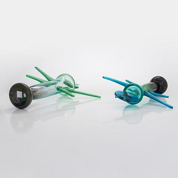 Klaus Haapaniemi, två glasskulpturer, signerade Klaus Haapaniemi Iittala 2012.