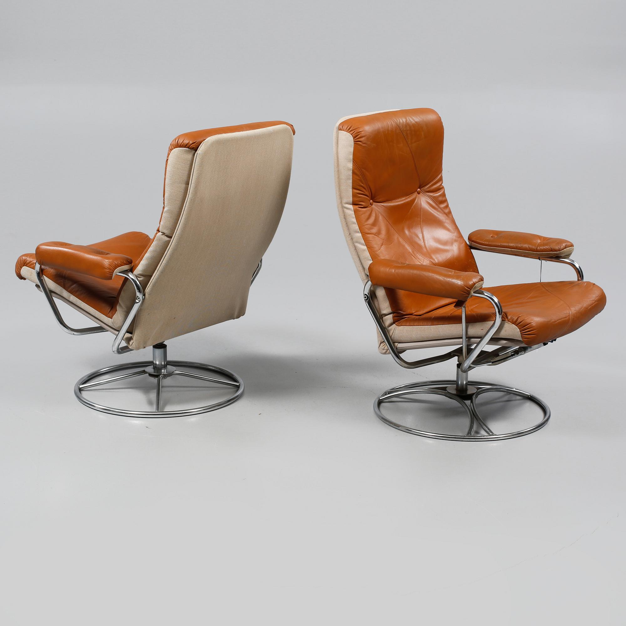 FÅTÖLJER, ett par, samt FOTPALL, 1900-talets andra hälft.