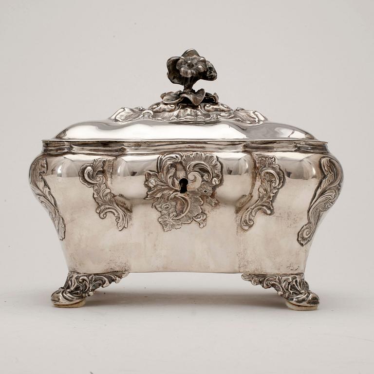 SKRIN, silver, nyrokoko, Christian Hammer, Stockholm, 1853. Totalvikt ca 800 gram.