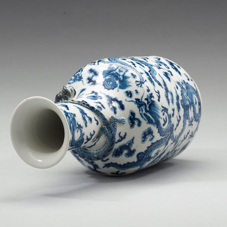 VAS, porslin. Qingdynastin, 1800-tal.
