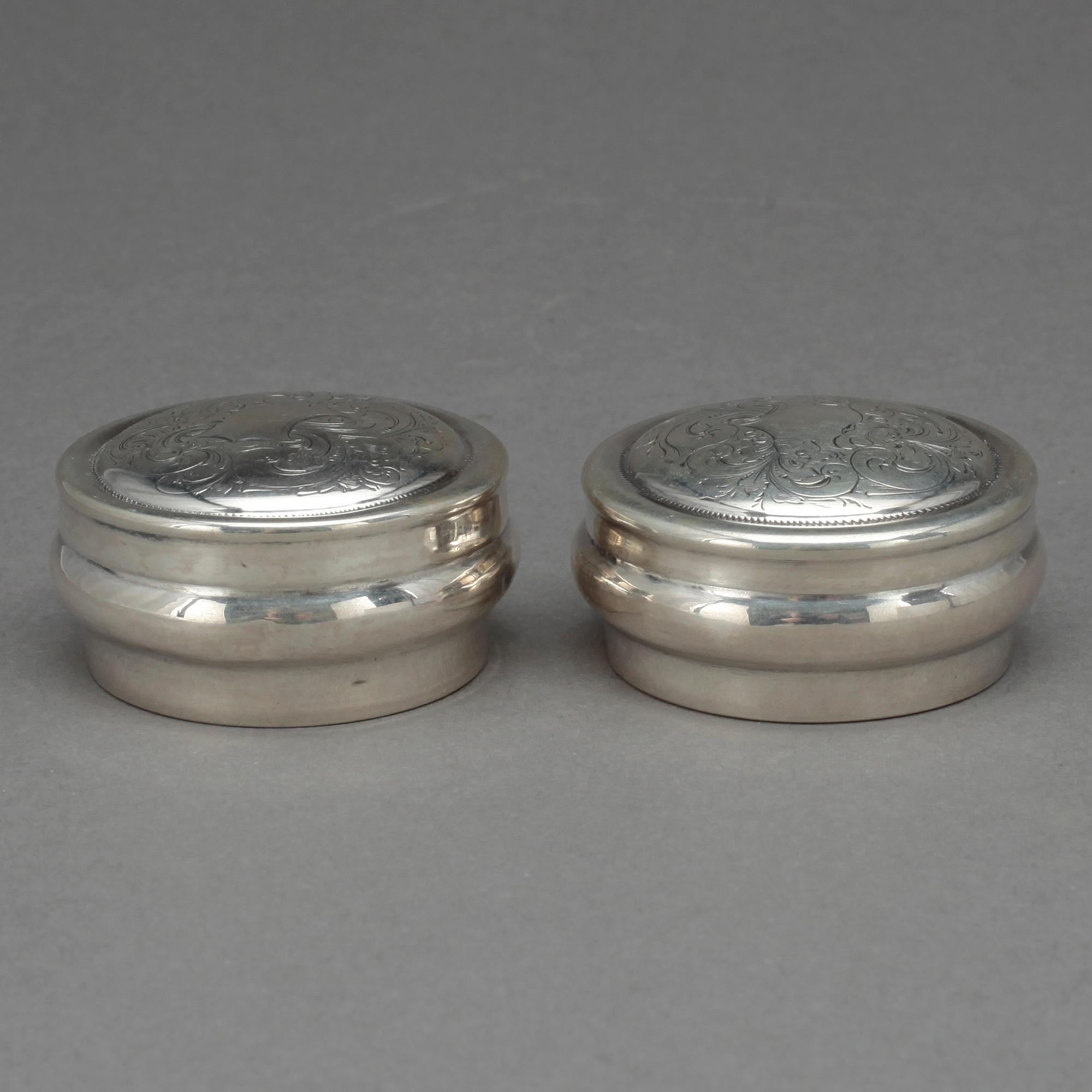 LOCKASKAR, ett par, silver, Carl Nyström, Stockholm, 1854. Total vikt ca 49 gram.