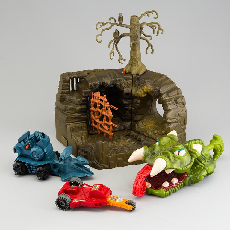 A lot of 38 pieces of Masters of the universe toys from Mattel 1980s.
