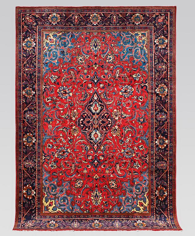 A carpet, Mahal, 328 x 222 cm.