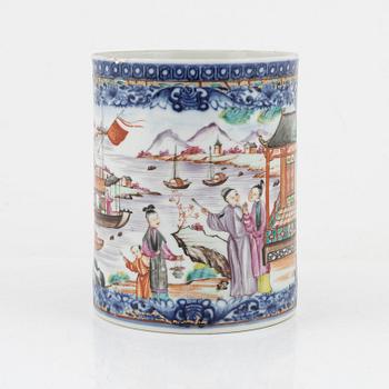 A large famille rose tankard, Qing dynasty, 18th Century.