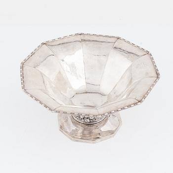A silver bowl, Swedish import mark of Ernst Swenson, Visby 1925.