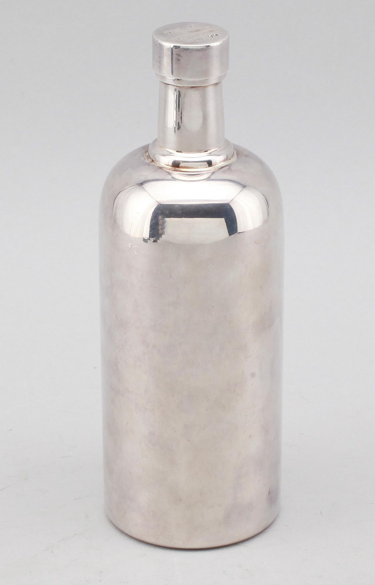 FLASKA, sterlingsilver, Cris, Stockholm, 1993. Vikt ca 529 g.