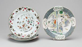 TALLRIKAR, ett par + 1, porslin, Kina, 1700-tal respektive 1900-tal.
