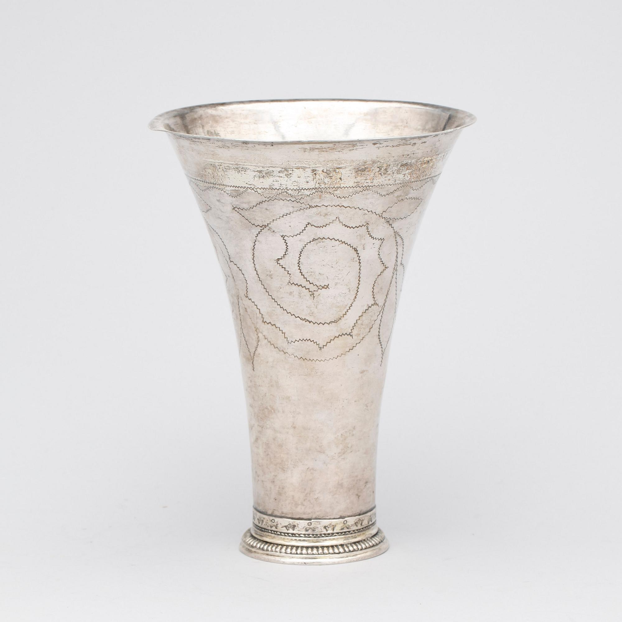 BÄGARE, silver, Conrad Heitmüller, verksam 1735-1779 i Nyköping. Vikt ca 311g.