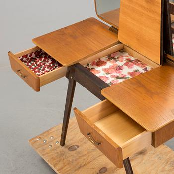 A 1950s dressing table.