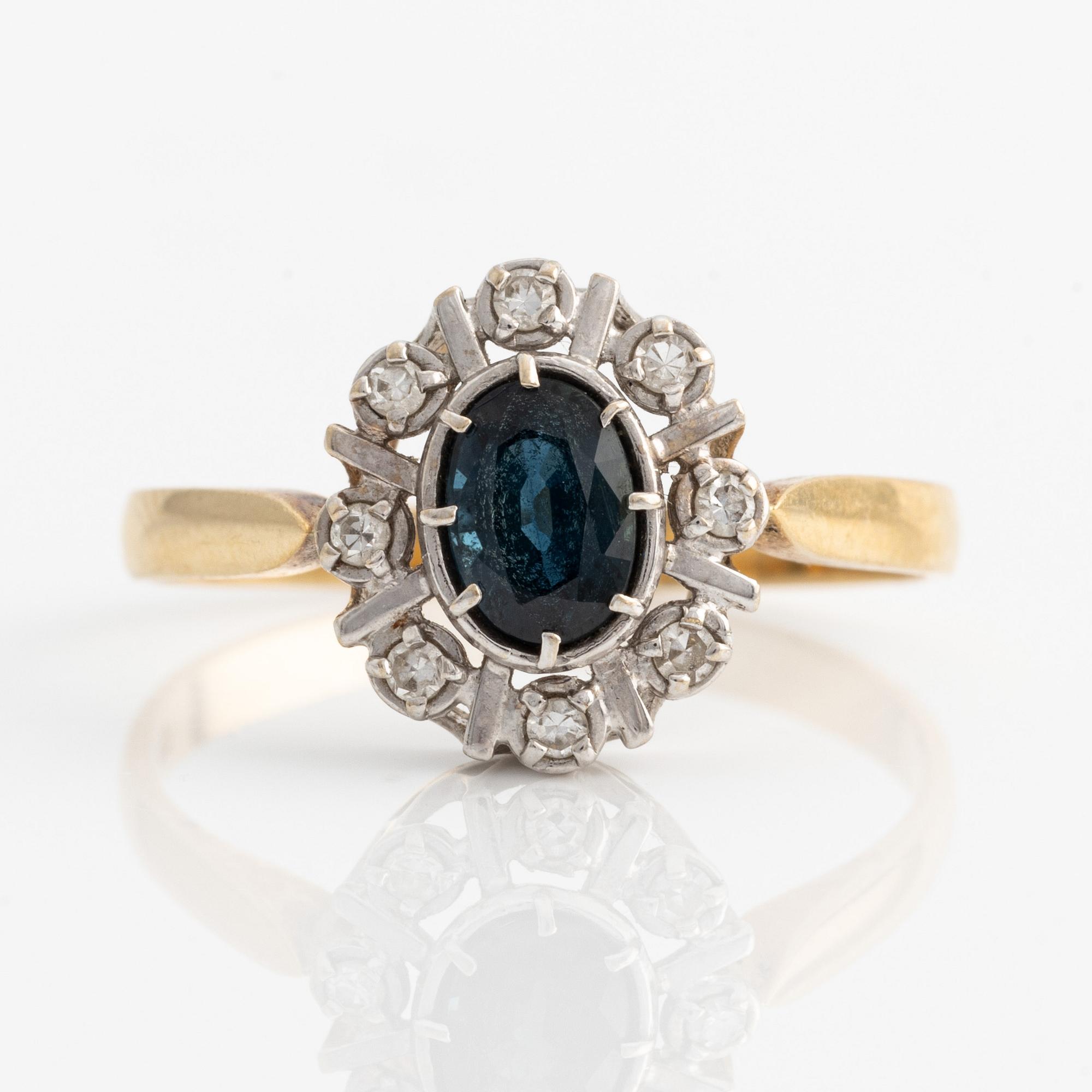 Ring, carmoséring, 18K guld med safir och små åttkantslipade diamanter.