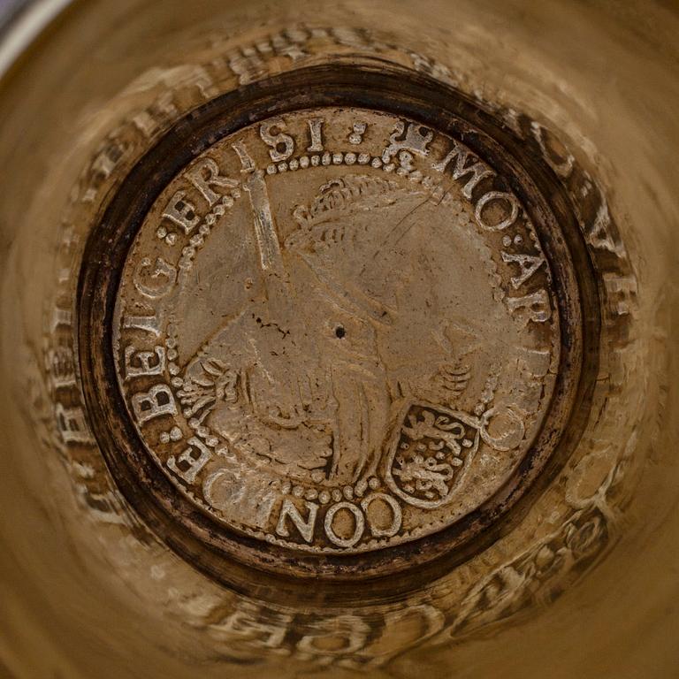 PIKARI, hopeaa, osakullattu. Todennäköisesti Johan Wittfoth, Turku 1746. Pohjassa kolikko v. 1612.