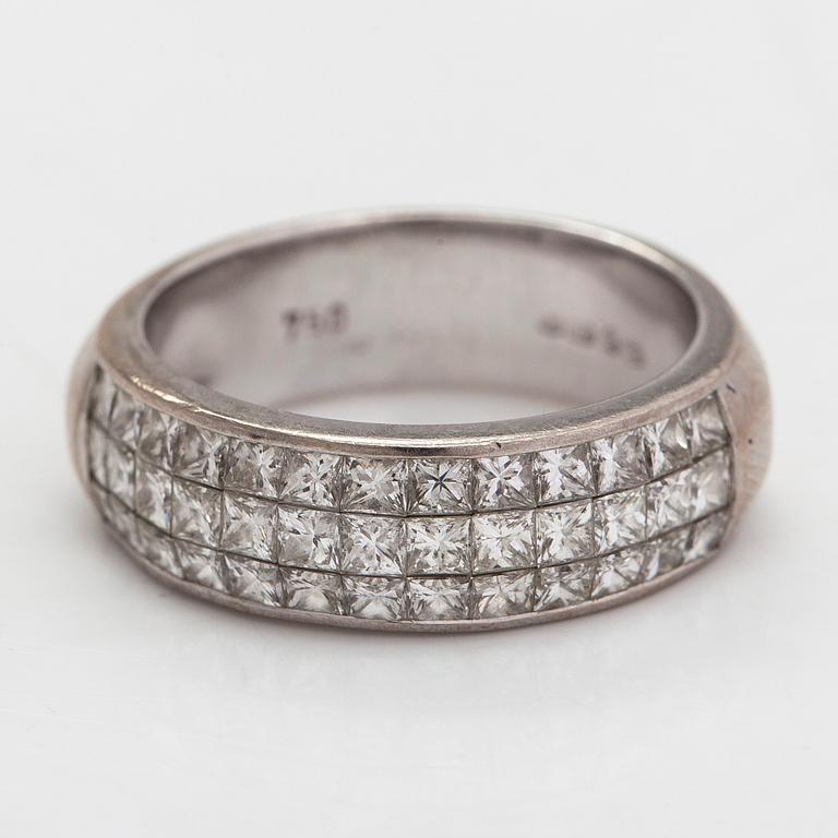 Ring, 18K vitguld med prinsesslipade diamanter ca 1.12 ct totalt. Oulun Koru, 2001.
