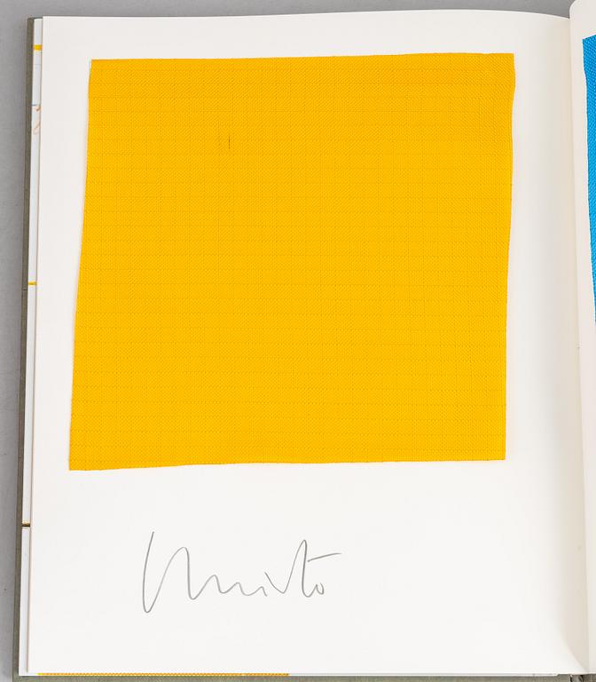 Christo, Book, "The Accordion-Fold Book for The Umbrellas (Japan and U.S.A), Bedfords Arts Publisher, 1991.