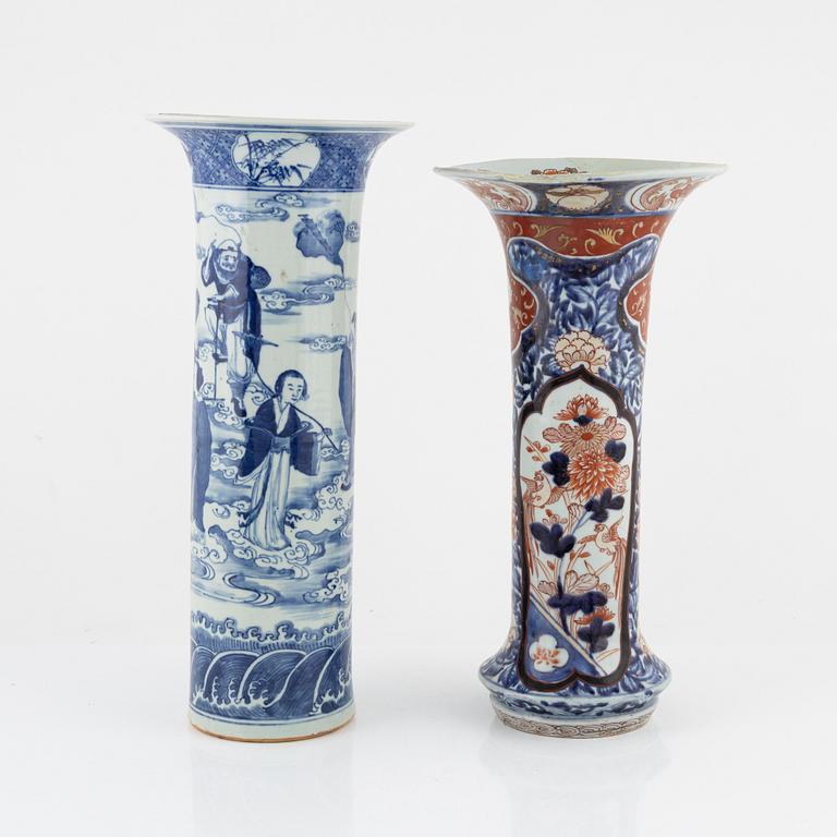 Vaser, 2 st, Japan och Kina, 1900-tal.
