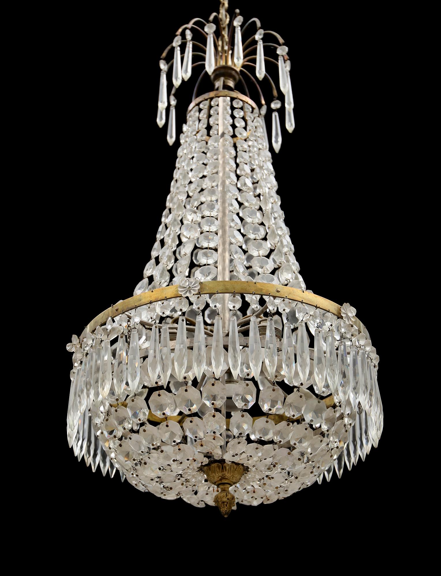 LJUSKRONA, gustaviansk stil, 1900-talets första hälft. Höjd ca 70 cm.
