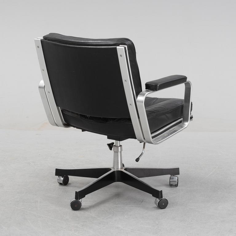 Karl Erik Ekselius, a black leather 'Mondo' desk swivel chair, JOC Möbel AB, Vetlanda, 1975.