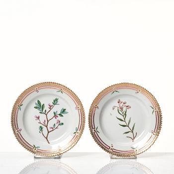 A set of 12 Royal Copenhagen 'Flora Danica' dishes, Denmark, 20th Century.