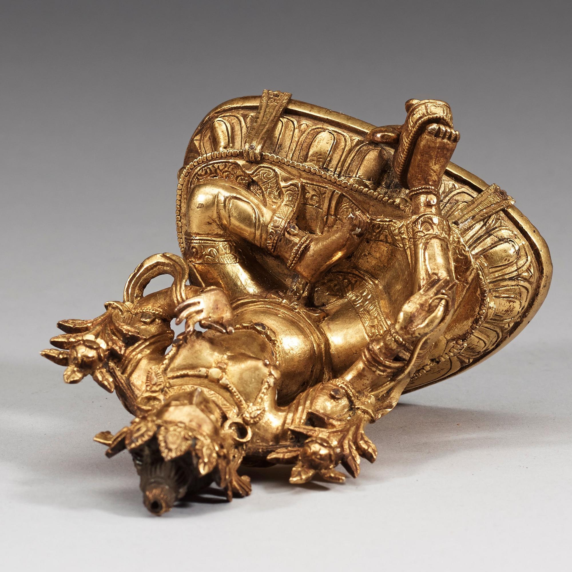 GRÖN TARA, förgylld brons. Sittande på dubbel lotustron, Sinotibetansk, 1700-tal.