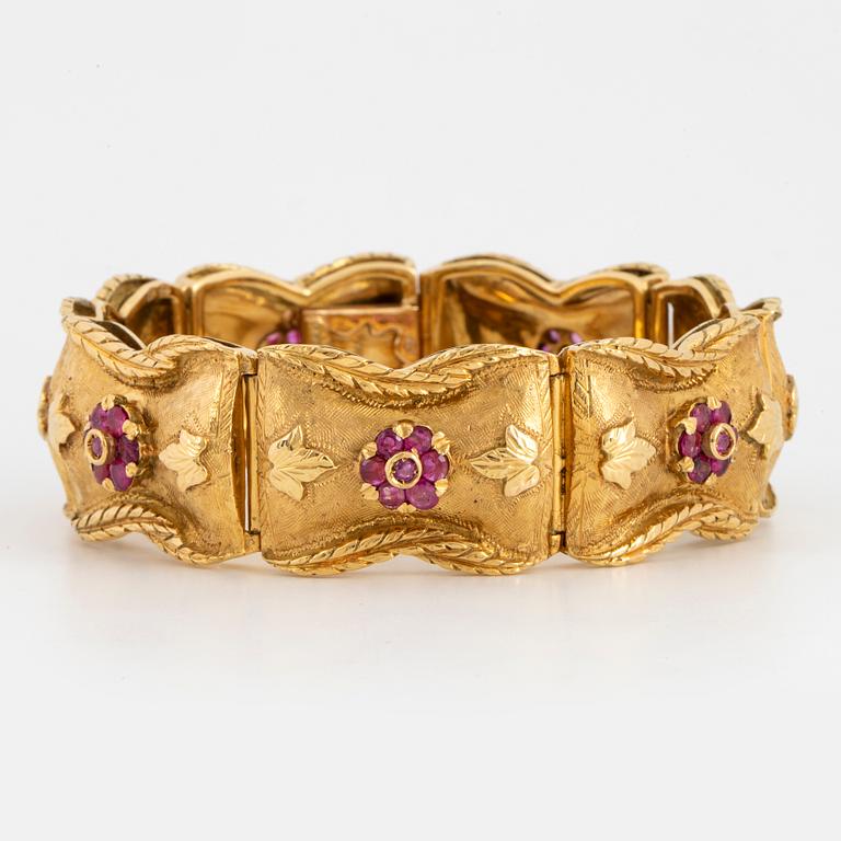 18K gold and ruby bracelet.