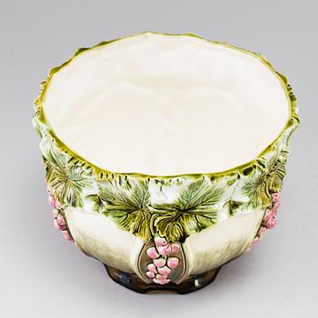 An Art Nouveau majolica plant pot, circa 1900.