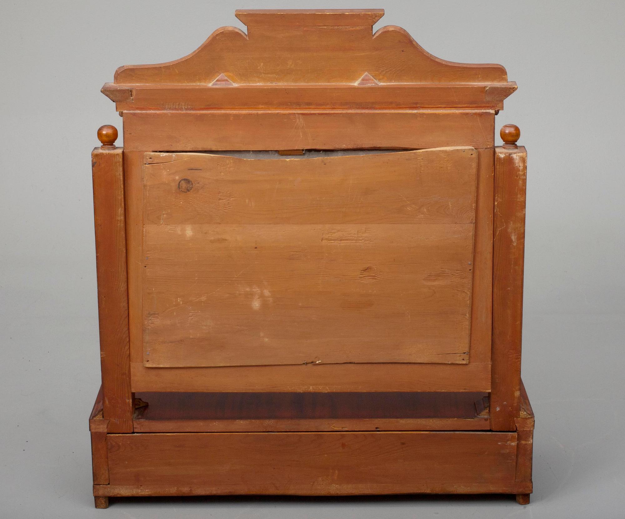 BORDSSPEGEL, mahogny, empire, möjligen Ryssland, 1800-talets första kvartal.