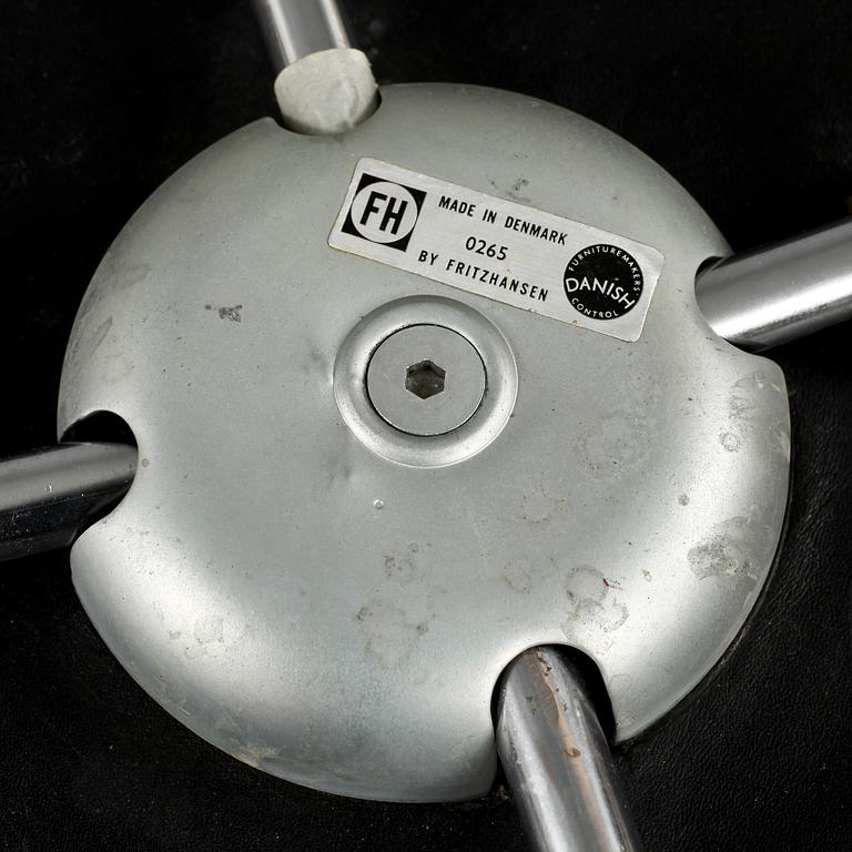 STOLAR, 4 st, "Sjuan", Arne Jacobsen, Fritz Hansen, 1900-talets tredje kvartal.