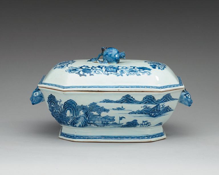 A  blue and white tureen with cover and saucer, Qing dynasty, Qianlong (1736-95).