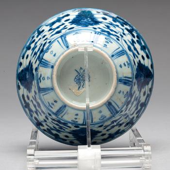 Two blue and white bowls, Qing dynasty, 19th century.