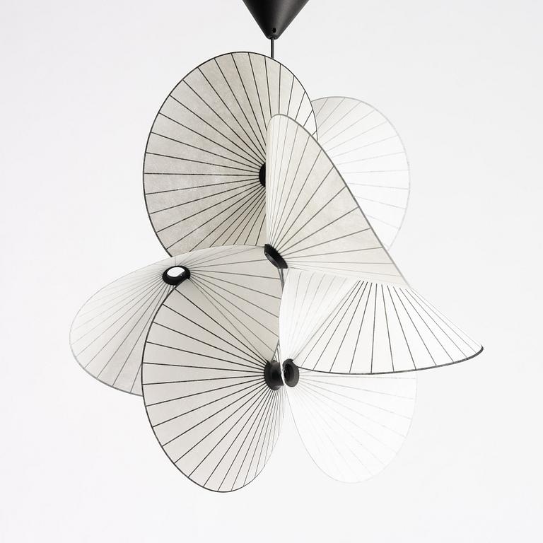 Front, a 'Serpentine light small', Moooi.
