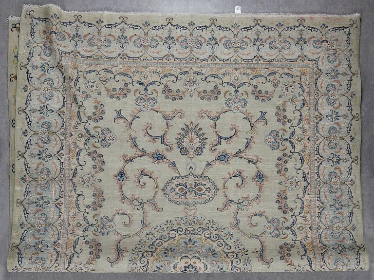 MATTA, Keshan, ca 388x257 cm.