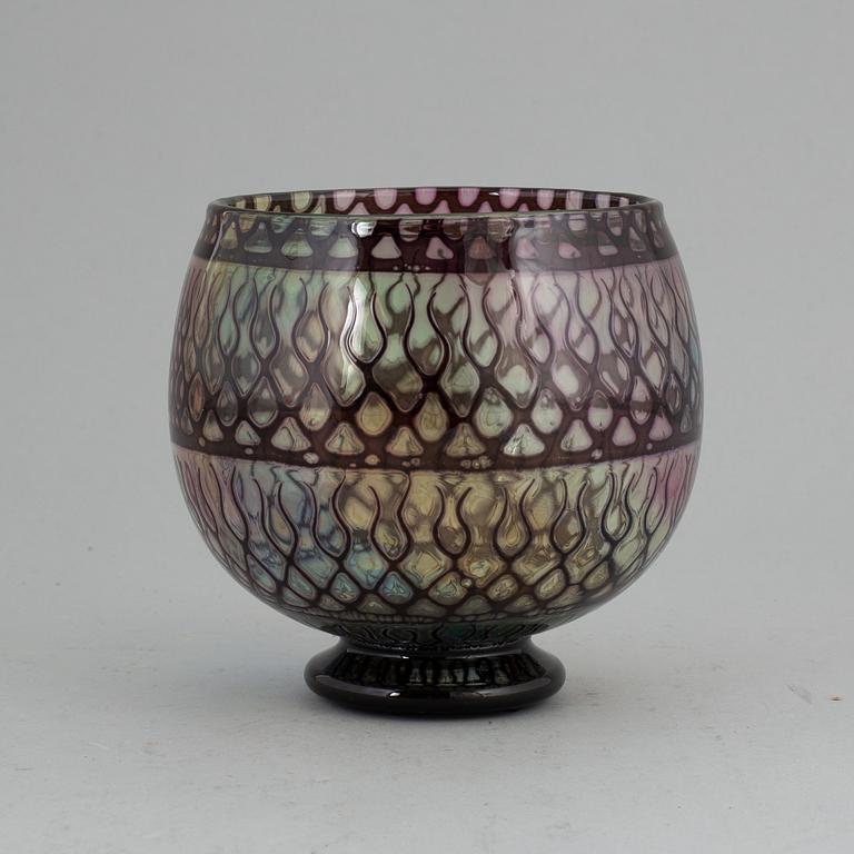 EVA ENGLUND, an Orrefors Gallery glass bowl, 1988.