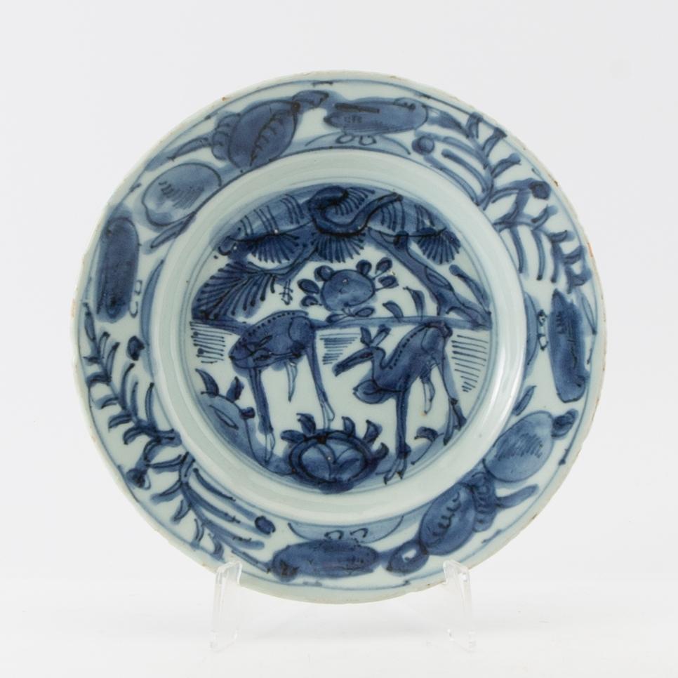 A blue and white plate, Ming dynasty, Wanli (1572-1620).