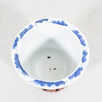 Kruka, porslin. Qingdynastin, Kangxi (1662-1722).