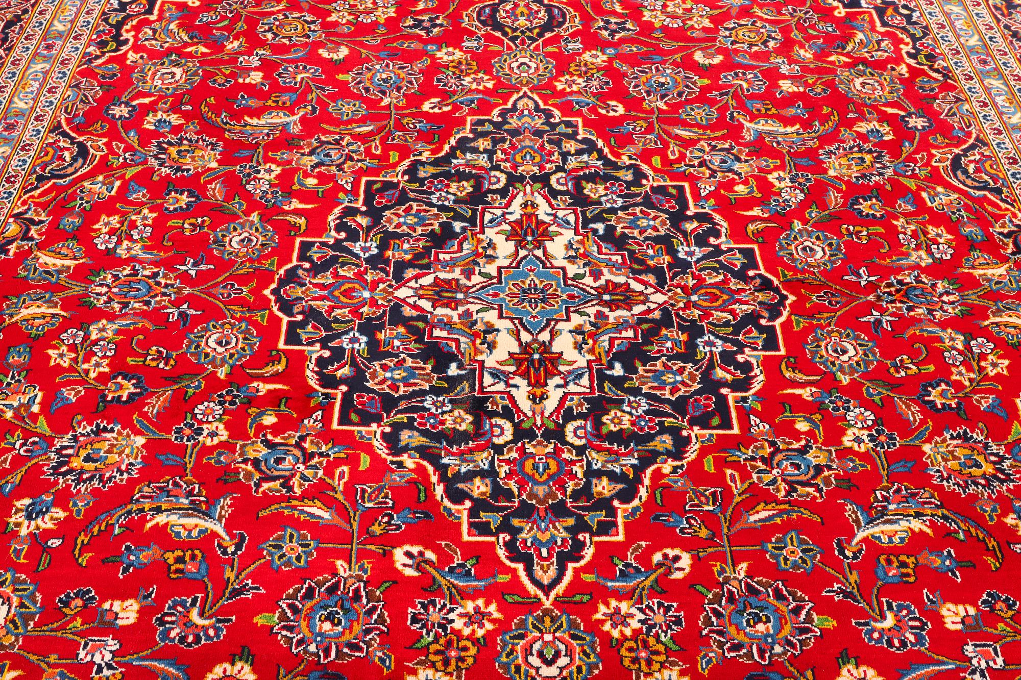 A Keshan carpet, c. 405 x 300 cm.