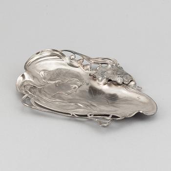 Württembergische Metallwarenfabrik, an Art Nouveau tray, early 20th Century.
