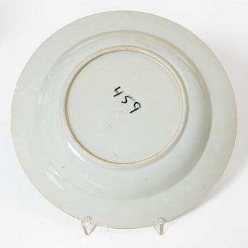 Tallrikar, tre stycken, porslin. Qingdynastin, 1700-tal.