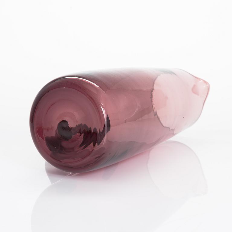 12 laseja, Tapio Wirkkala, malli 2204 ja kaadin, Erkki Vesanto, malli 2438. Iittala.