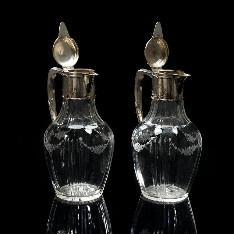 VINKANNOR, ETT PAR, silver och glas, Tyskland, finska importstämplar av V. Lindman Helsingfors 1909.