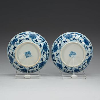 A pair of blue and white dishes, Qing dynasty (1644-1912), with Qianlong seal mark.