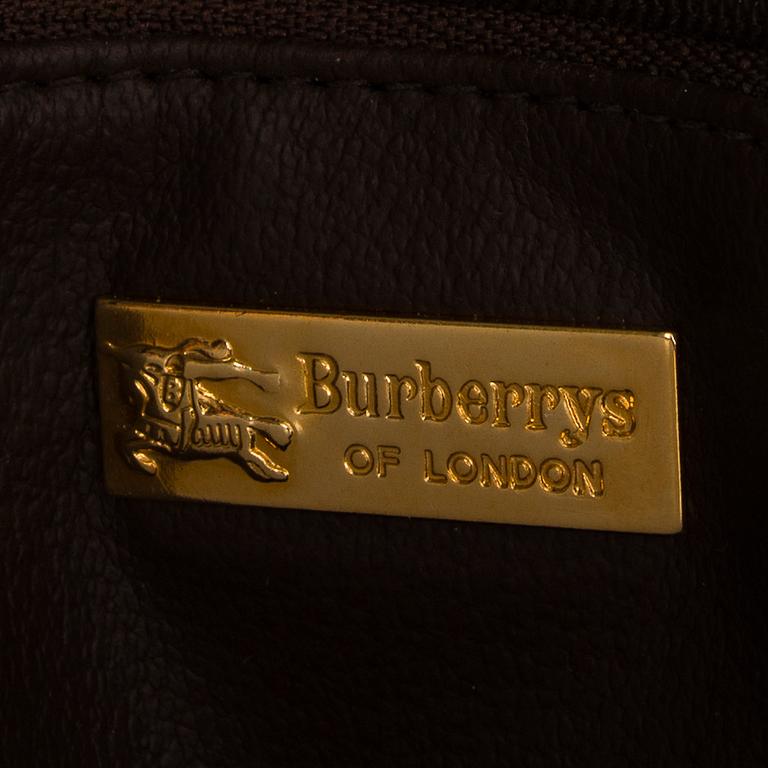 LAUKKU, Burberry.