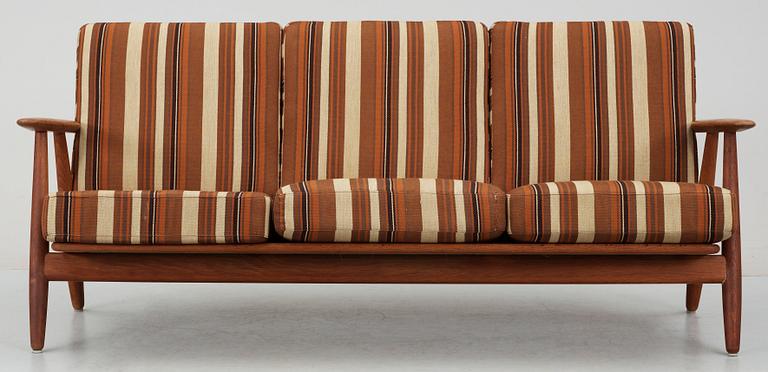 SOFFA, "Ge-240 / Cigarren", Hans J Wegner, Getama, Danmark, 1960-tal.